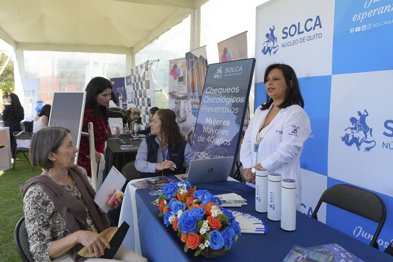 Comprometidos con la prevención: SOLCA participa en feria de salud en la USFQ